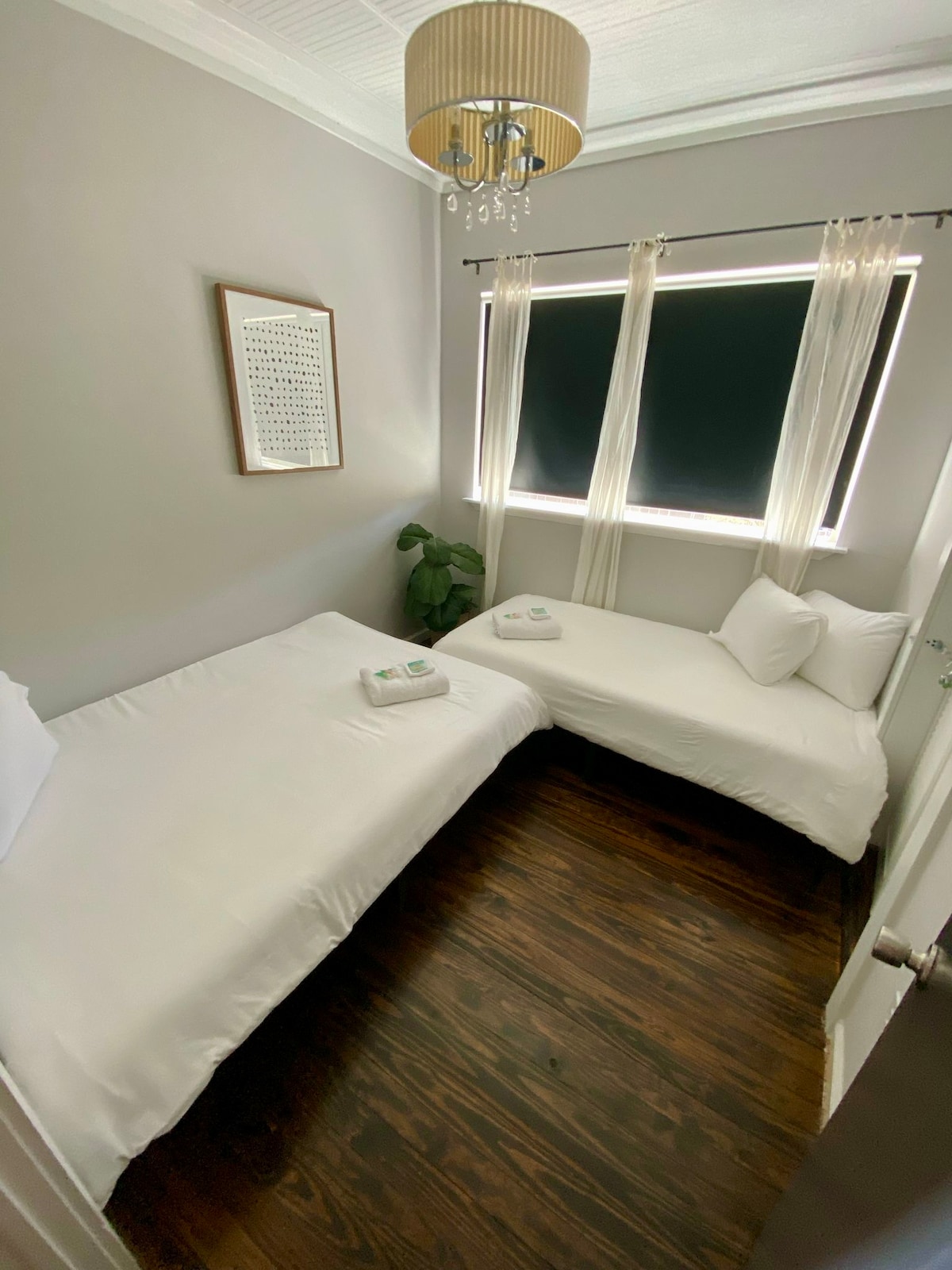 Room in furnished Tobin Hill rental near The Pearl