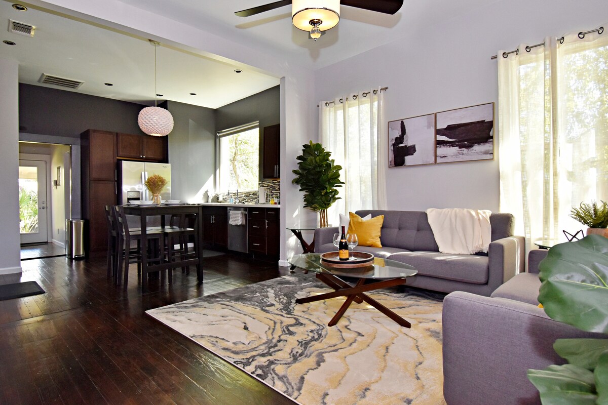 Outdoor area at Tobin Hill monthly rental near The Pearl